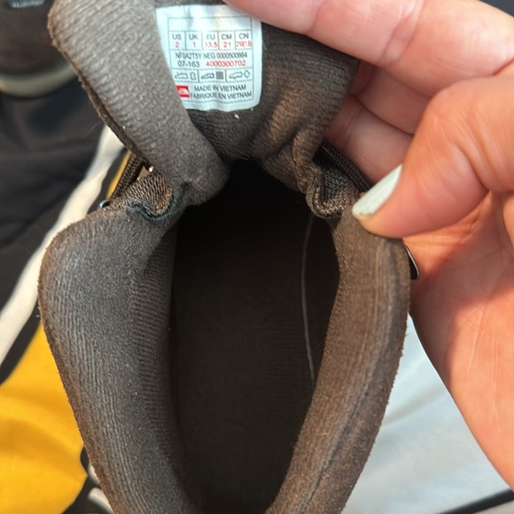 Boys North Face Boots - Picture 3 of 3